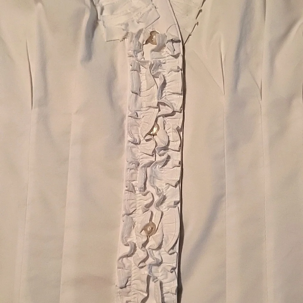 NWOT Crisp White Cotton Stretch Blouse, Short Sleeve, Ruffled V-neck, S - Picture 10 of 15